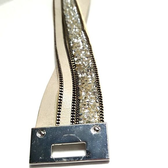 Triple-Wrap Bracelet Cream-Colored Leather with Sparkly Embellishments - Picture 5 of 9